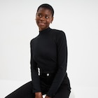 T-shirt ajusté col montant noir femme - La Halle à Orléans T-shirt ajusté col montant noir femme en promo chez La Halle Orléans à 12,99 €