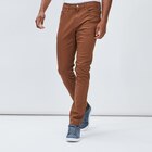 Pantalon droit en coton stretch camel homme dans le catalogue La Halle