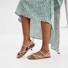 Sandales plates vert clair femme en promo chez La Halle Sandales plates vert clair femme dans le catalogue La Halle