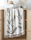 Plaid "Pampa" écru en promo chez Bazarland Angers à 9,99 €