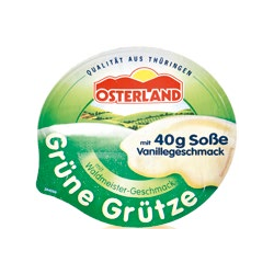 Grütze mit Soße mit Vanillegeschmack