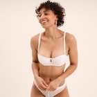 Soutien-gorge bandeau dentelle blanc femme dans le catalogue La Halle