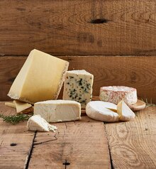 Supermarchés Match Duppigheim - Camembert de Normandie AOP Promo Camembert de Normandie AOP dans le catalogue Supermarchés Match "Carte traiteur" à Duppigheim