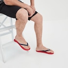 Tongs rouge homme en promo chez La Halle Tongs rouge homme dans le catalogue La Halle