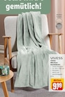 Mikrofaser Kuscheldecke im Angebot bei REWE in Hanau Mikrofaser Kuscheldecke Angebote von VIVESS bei REWE Hanau für 9,99 €