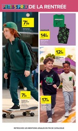 Offre Jogging Garçon dans le catalogue Carrefour du moment à la page 32