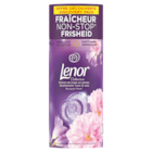 Parfum de linge en perles - LENOR en promo chez Carrefour Pessac à 4,90 €