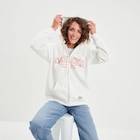 Promo Sweat zippé à capuche Creeks Original blanc femme à 27,99 € dans le catalogue La Halle à Crest