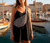 Promo Sac Banane femme à 7,99 € dans le catalogue Carrefour à Aulnoy-lez-Valenciennes