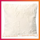 Promo Coussin ruban 48x48cm blanc à 6,00 € dans le catalogue B&M à Beauvais