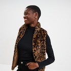 Veste fausse fourrure sans manches camel femme - La Halle Veste fausse fourrure sans manches camel femme à 25,19 € dans le catalogue La Halle