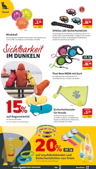 Regenjacke im Das Futterhaus Prospekt "Sichtbarkeit IM DUNKELN!" mit 12 Seiten (Mannheim)