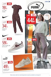 Offre Jogging Femme dans le catalogue Intersport du moment à la page 7