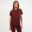 Promo T-shirt de sport droit manches courtes violet foncé femme à 12,99 € dans le catalogue La Halle à Bron