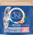 Croquettes pour chat stérilisé saumon One en promo chez Supermarchés Match Strasbourg à 10,50 €