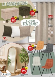 Pouf Angebote im Prospekt "DOSE DE douceur À PRIX MINI !" von Maxi Bazar Pouf Angebote im Prospekt "DOSE DE douceur À PRIX MINI !" von Maxi Bazar auf Seite 12