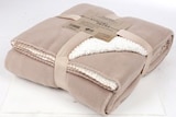 Kuscheldecke bei Thomas Philipps im Prospekt "" für 9,99 €