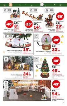 Promo Village Noël dans le catalogue Hyper U du moment à la page 19