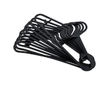 Lot de 10 cintres en plastiques noir - 39 x 18,5 x 0,4 cm. dans le catalogue Brico Dépôt