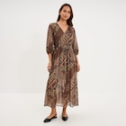 Robe longue fluide manches 3/4 col en V vert kaki femme en promo chez La Halle Versailles à 39,99 €