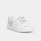 Tennis basses bout renforcé à scratchs blanc fille en promo chez La Halle Tennis basses bout renforcé à scratchs blanc fille dans le catalogue La Halle