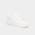 Tennis basses à lacets Champion TL23 blanc femme en promo chez La Halle Tennis basses à lacets Champion TL23 blanc femme dans le catalogue La Halle