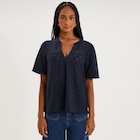 La Halle Lanester - Promo Blouse broderie anglaise manches courtes bleu foncé femme Promo Blouse broderie anglaise manches courtes bleu foncé femme à 15,99 € dans le catalogue La Halle à Lanester