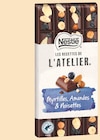 Tablette de chocolat les recettes de l'atelier noir myrtilles amandes et noisettes - NESTLÉ en promo chez Intermarché Hyper Tablette de chocolat les recettes de l'atelier noir myrtilles amandes et noisettes - NESTLÉ dans le catalogue Intermarché Hyper