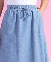 Damart Lieusaint - Jupe chambray ou gabardine Promo Jupe chambray ou gabardine dans le catalogue Damart "Les beaux jours" à Lieusaint
