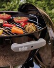 Barbecue à charbon "Bar B Kettle" en promo chez Jardiland Versailles à 119,00 €