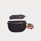 Sac banane aspect velours côtelé noir femme en promo chez La Halle Sac banane aspect velours côtelé noir femme dans le catalogue La Halle