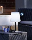 Promo Lampe solaire a poser à 19,99 € dans le catalogue Intermarché à Le Thor