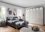 Nachtschrank, Polsterbett inkl. Bettkasten oder Panorama-Falttürenschrank 3-türig im XXXLutz Möbelhäuser Prospekt Nachtschrank, Polsterbett inkl. Bettkasten oder Panorama-Falttürenschrank 3-türig von Venda, Beldomo im aktuellen XXXLutz Möbelhäuser Prospekt für 299,00 €