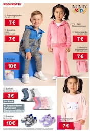 Trainingsanzug Angebot & Preis im aktuellen Woolworth Prospekt Trainingsanzug Angebot im aktuellen Woolworth Prospekt auf Seite 9