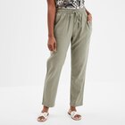 Pantalon droit 7/8ème lin mélangé vert kaki femme - La Halle à Valence Pantalon droit 7/8ème lin mélangé vert kaki femme en promo chez La Halle Valence à 12,99 €
