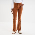 Pantalon bootcut effet velours coton camel femme en promo chez La Halle Pantalon bootcut effet velours coton camel femme dans le catalogue La Halle