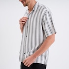Chemise col cubain manches courtes blanc homme dans le catalogue La Halle