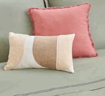 Promo Coussin rose à 8,90 € dans le catalogue Super U à Fauville-en-Caux