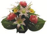 COUPE DE ROSES, LYS ET MARGUERITES en promo à 12,99 € chez Hyper U COUPE DE ROSES, LYS ET MARGUERITES dans le catalogue Hyper U