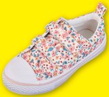 Baskets enfant en promo chez Super U Bourges à 7,45 €