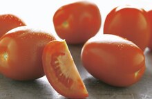 Tomate allongée - Géant Casino à Mérignac Tomate allongée en promo chez Géant Casino Mérignac à 2,69 €