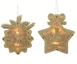 Aktuelles LED-Holz-Fensterbild Stern mit Schlitten Angebot bei Wreesmann in Cottbus ab 4,49 €