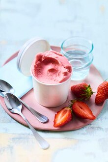 Picard Gricourt - 2 mini-pots sorbet fraise-bergamote bio Promo 2 mini-pots sorbet fraise-bergamote bio dans le catalogue Picard "Les jours Picard !" à Gricourt