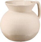 dm-drogerie markt Einbeck - Vase aus Porzellan mit Griff, offwhite (17x17x16 cm) Angebot im Prospekt Vase aus Porzellan mit Griff, offwhite (17x17x16 cm) bei dm-drogerie markt im Einbeck Prospekt für 12,95 €