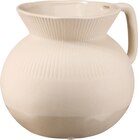 Vase aus Porzellan mit Griff, offwhite (17x17x16 cm) Angebote von Dekorieren & Einrichten bei dm-drogerie markt Hildesheim für 12,95 €