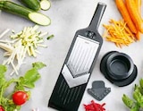 Kuechenhelfer im Segmüller Prospekt Julienne V-Hobel „VIOLI 2.0“ von GEFU im aktuellen Segmüller Prospekt für 14,99 €