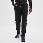 Pantalon jogpant noir homme en promo chez La Halle Pantalon jogpant noir homme dans le catalogue La Halle
