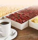 Angebotskuchen mit einer Tasse Kaffee oder Tee Angebote bei Zurbrüggen Oldenburg für 5,90 €