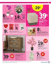 Promos Pouf dans le catalogue "la fête des mamans" de E.Leclerc Pouf en promo dans le catalogue E.Leclerc à la page 5