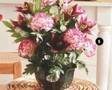 COUPE D'OEILLETS ET LYS en promo à 15,99 € chez Hyper U COUPE D'OEILLETS ET LYS dans le catalogue Hyper U